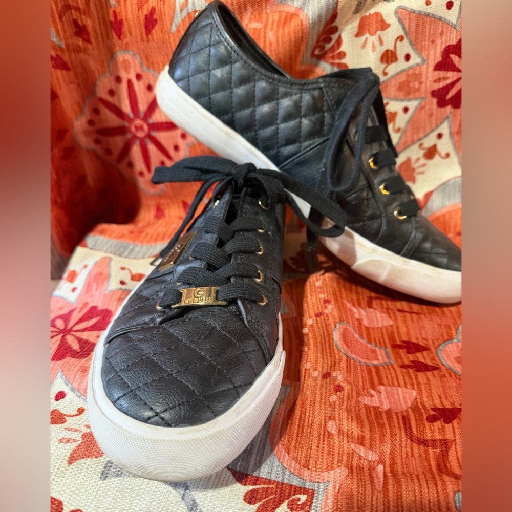 G by Guess backer 2 quilted sneakers sz 10 - Picture 2 of 6